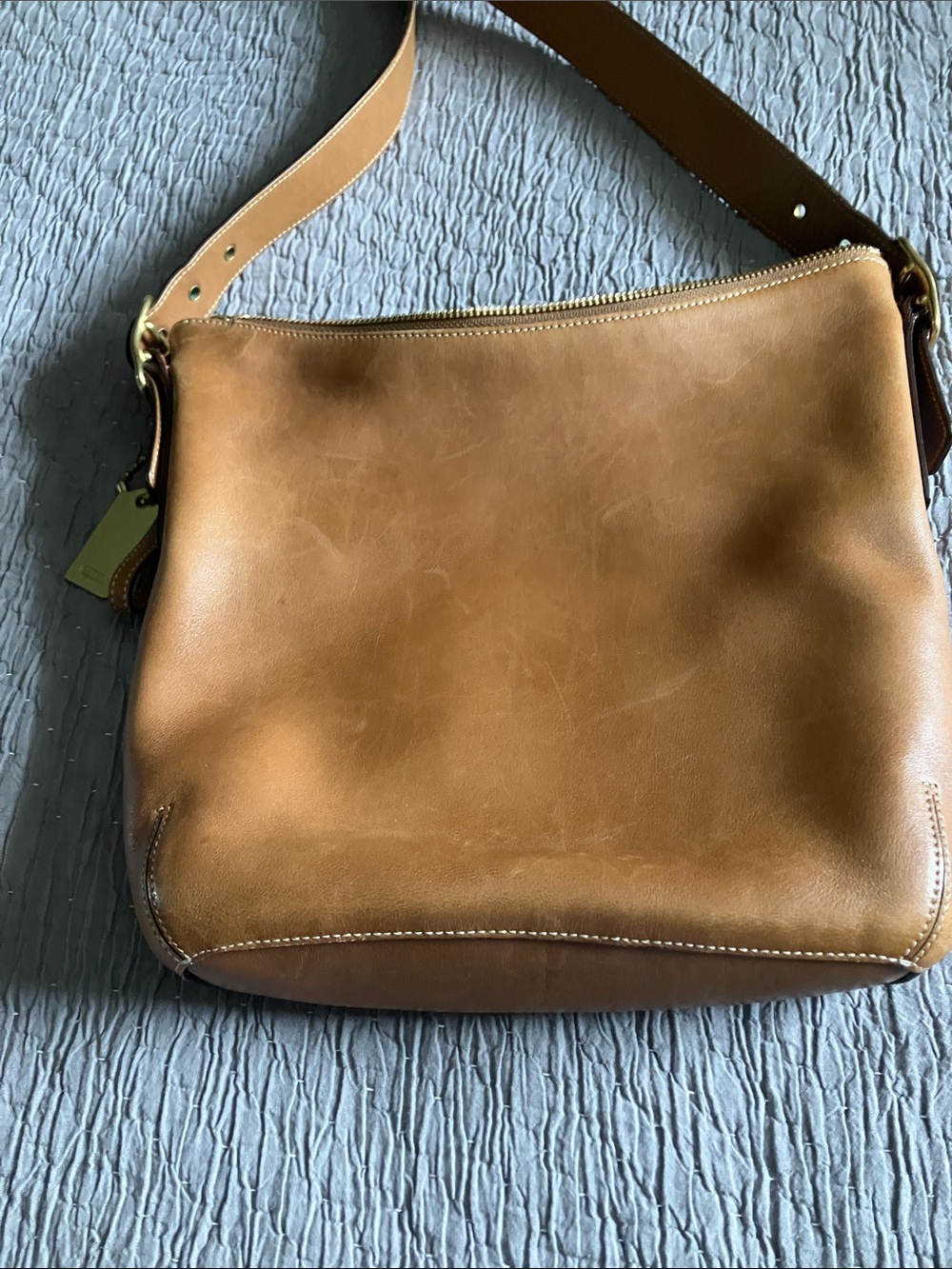 COACH. Vintage Leather Slim Duffle Bag in Tan with Brass Hardware. Great Shape! - Picture 9 of 16